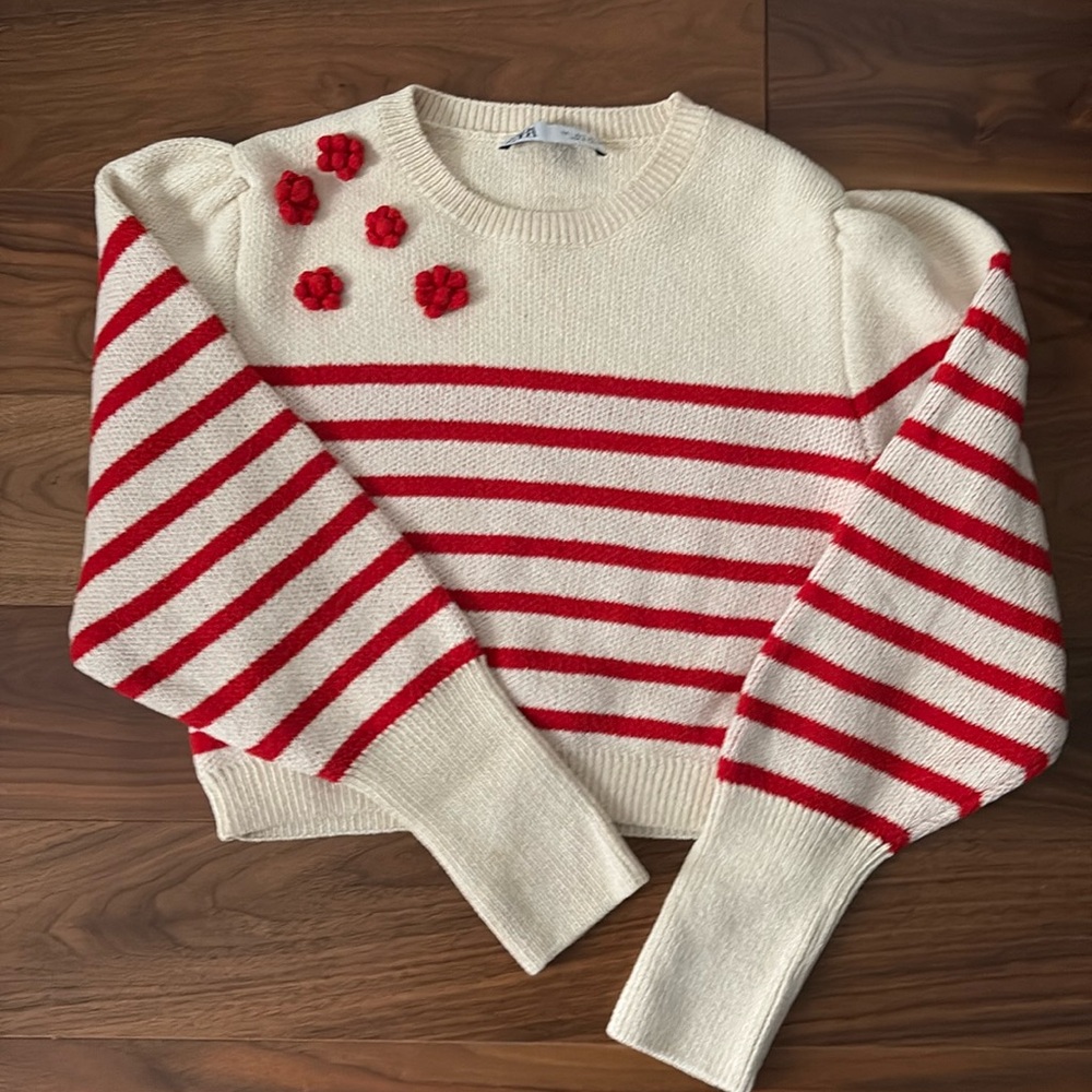 CROPPED STRIPED SWEATER W/ FLOWER DETAIL | ZARA | Like new!